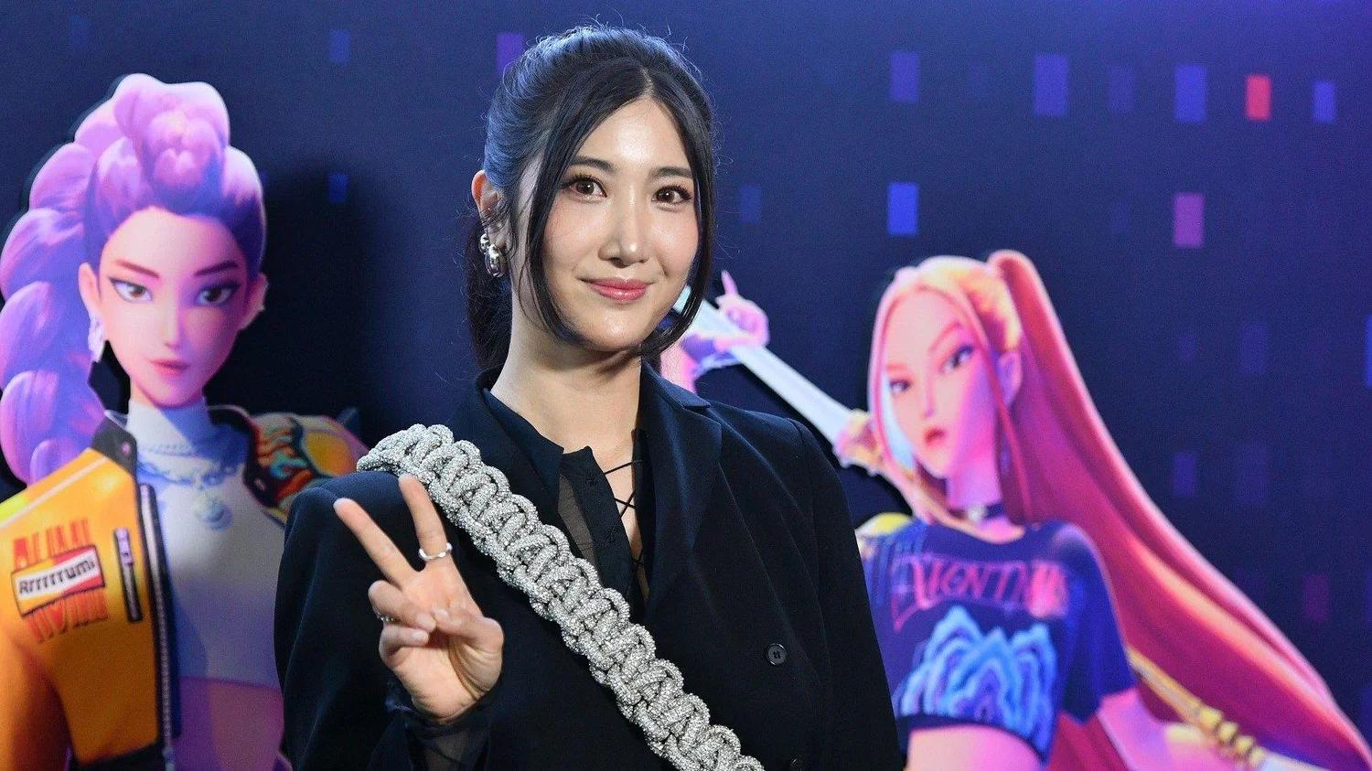 EJAE poses with an award at a KPop Demon Hunters promotional event. Image: Sony Pictures Animation