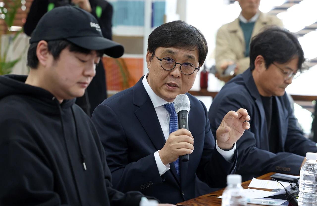 Officials speak at a South Korean film industry meeting organized by the culture ministry