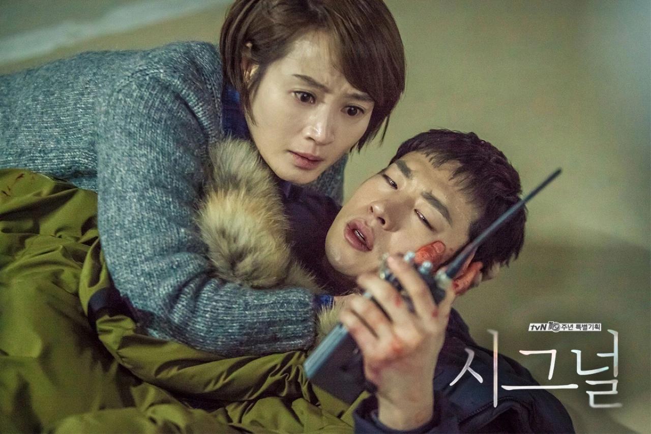 Official Signal promotional still from tvN featuring two lead characters in a tense radio-linked scene