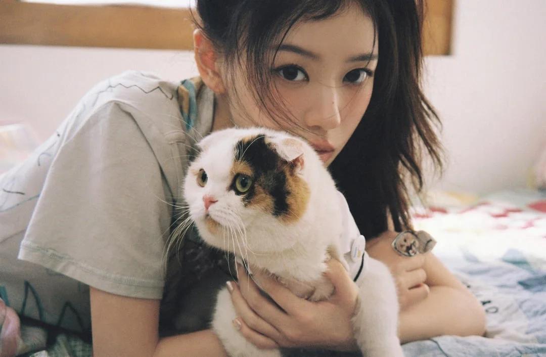 ILLIT's Moka Pauses Activities 10 Days Before Comeback.