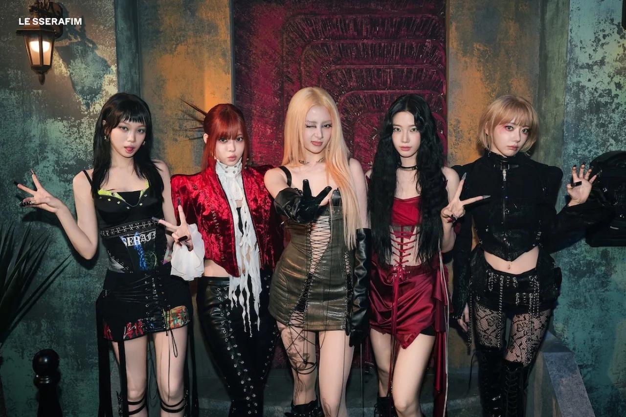 LE SSERAFIM group photo promoting the 2026 PUREFLOW world tour