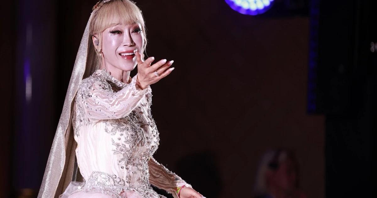 Sumi Jo performing onstage in an ornate pale gown during her 40th anniversary concert cycle