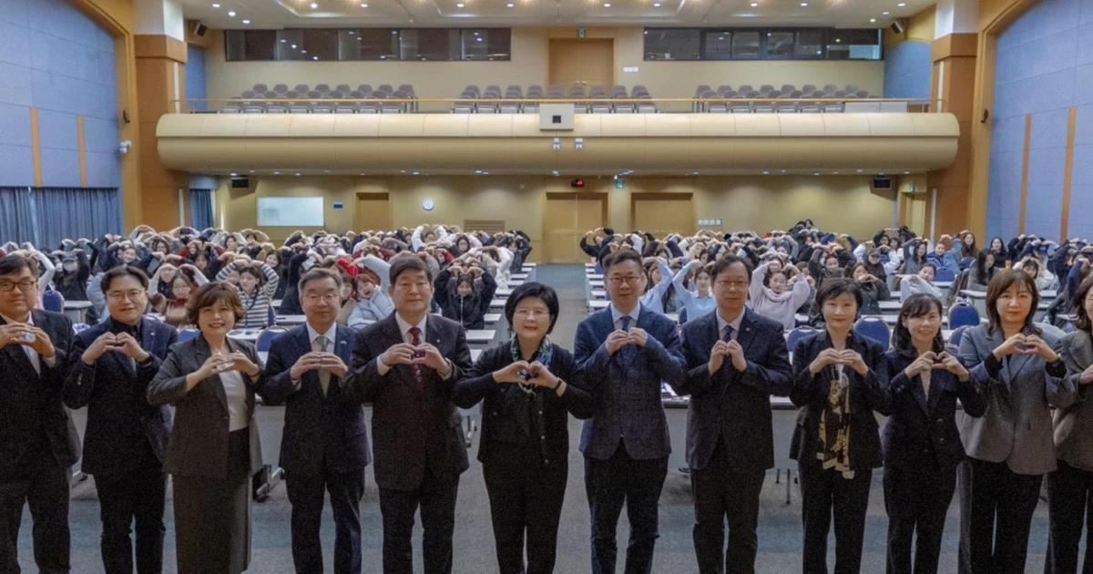 Faculty, staff, and students gather at Sookmyung Women's University for the Hallyu International College launch event