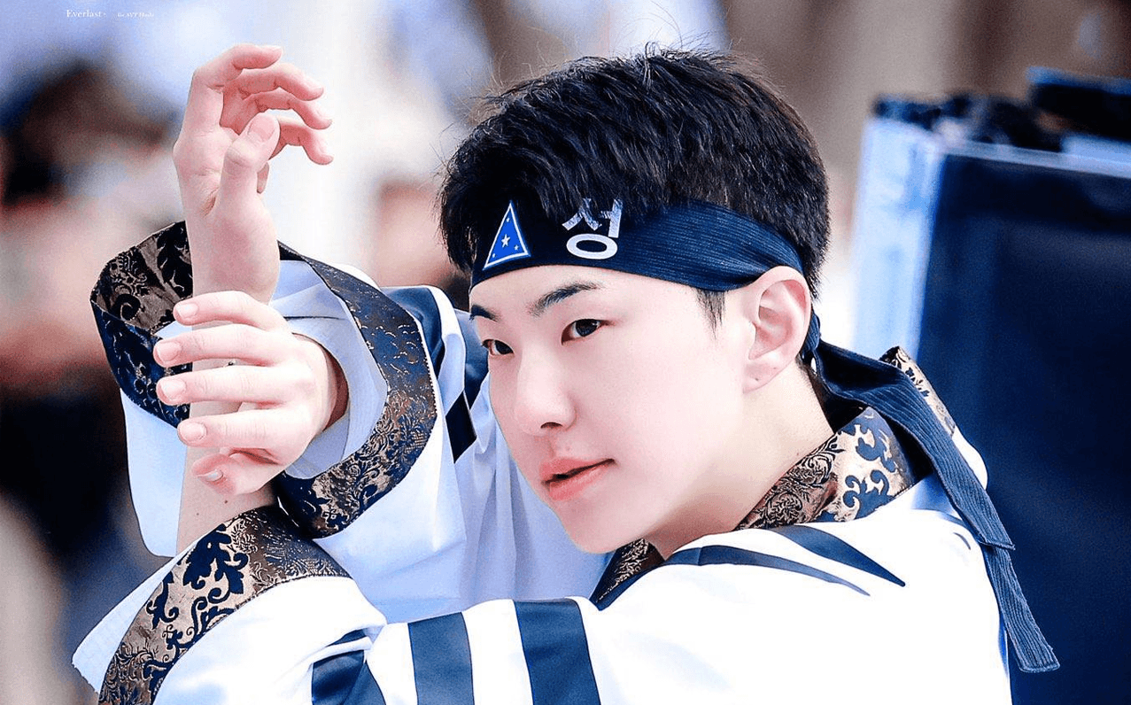 SEVENTEEN Hoshi performing Taekwondo dance at South Korea Independence Day ceremony