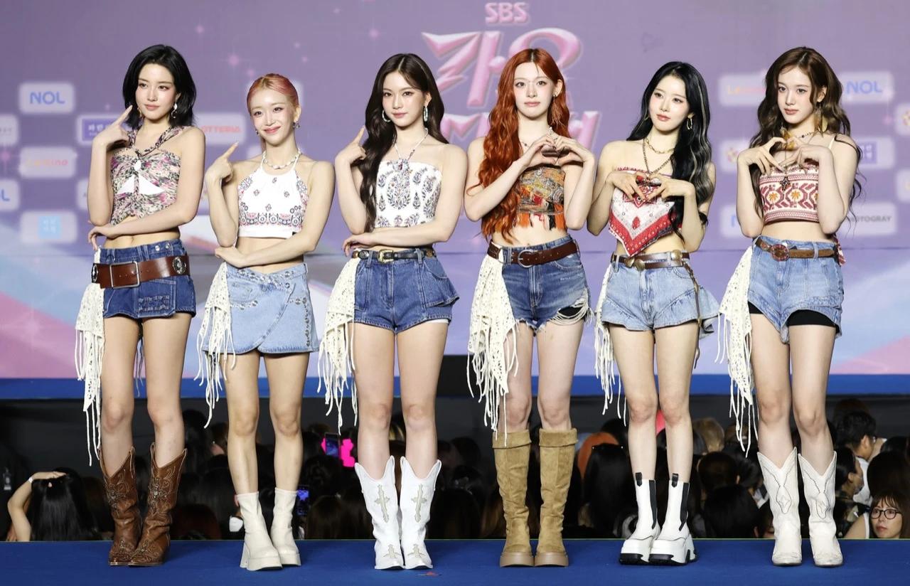 STAYC posing onstage at the 2025 SBS Gayo Daejeon Summer event in Goyang