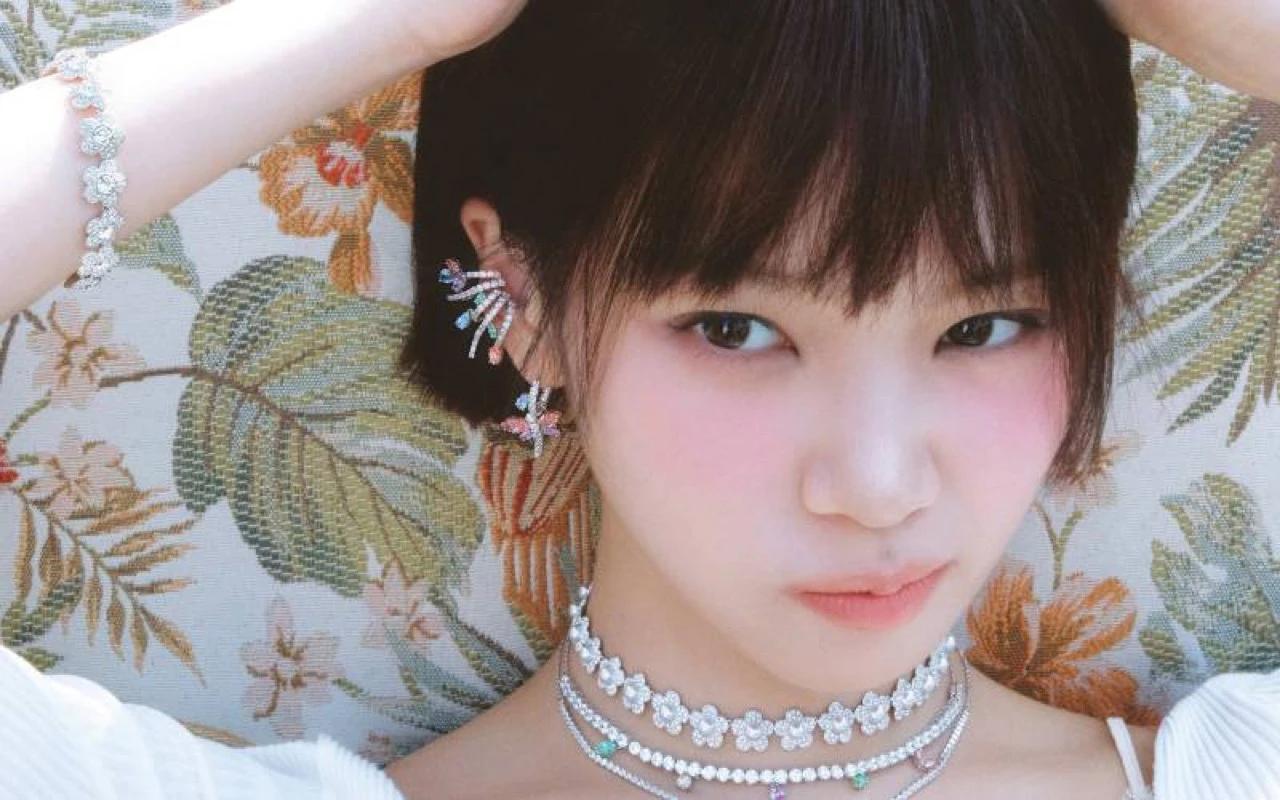 Kim Chaewon in a Harper's Bazaar Korea editorial portrait released during the PUREFLOW pt. 1 era
