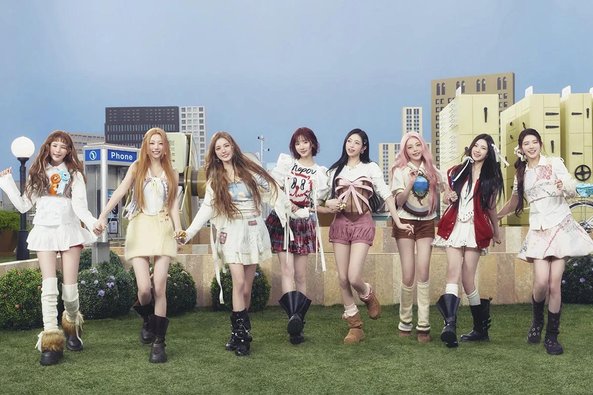 Hearts2Hearts in an official SM Entertainment group photo ahead of the Lemon Tang comeback